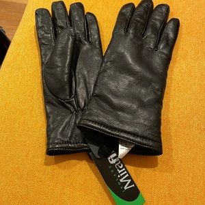 Leather gloves size medium.